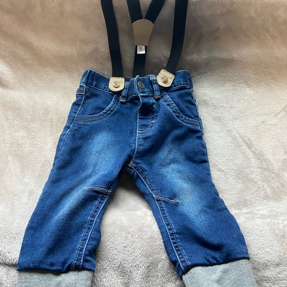 Cat and Jack jeans with suspenders 6-9 months - Picture 1 of 3